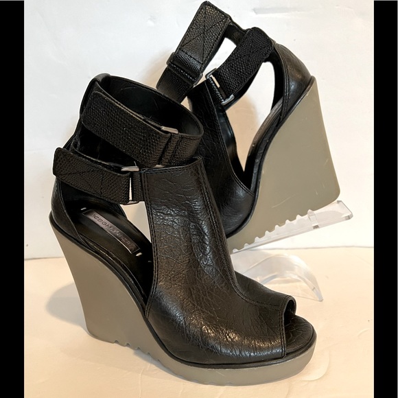BCBGMaxAzria Shoes - BCBGMaxAzria Finley Platform Wedges -size 8